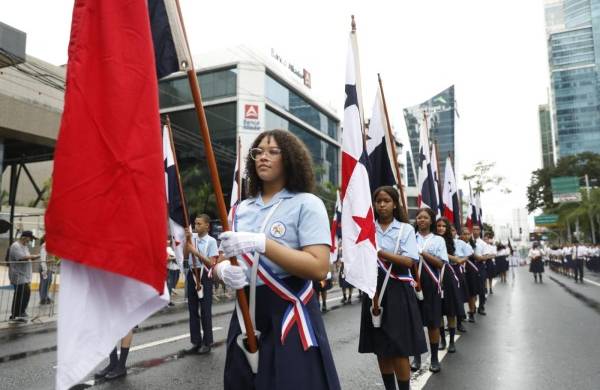 Rinden honor a la Patria en los 119 años de vida republicana