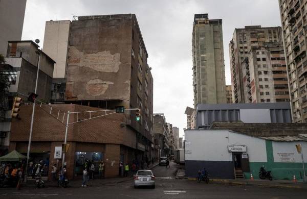 Fotografía que muestra la Esquina El Cristo, lugar donde detonó uno de los objetos usados para el atentado contra de Nicolás Maduro en el año 2018.