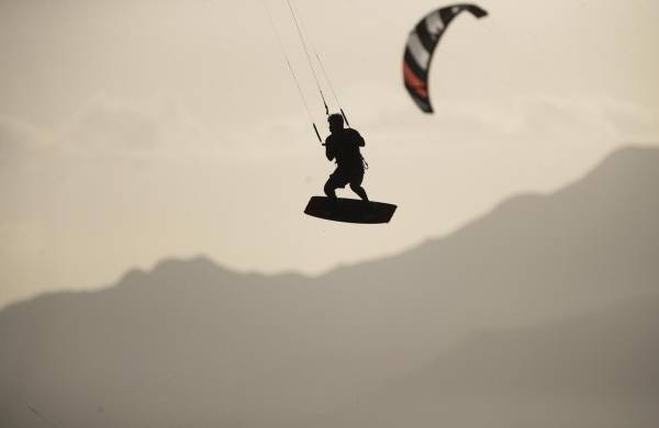 El kitesurf entra en la escena del deporte panameño y busca ganar adeptos