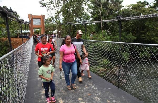 Este puente beneficiará aproximadamente a 1,800 personas, residentes de ocho comunidades.