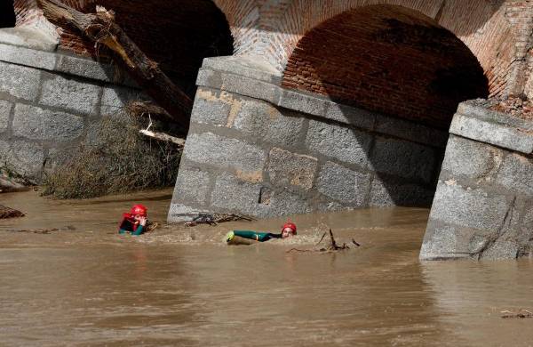 Los servicios de emergencia continúan con la búsqueda de un desaparecido en los alrededores de Aldea del Fresno en Madrid