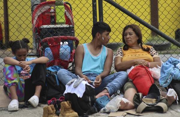 Los migrantes esperan cruzar Costa Rica para llegar a la frontera norte con Nicaragua