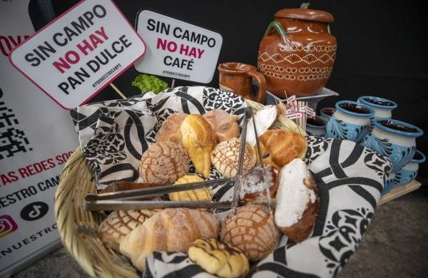 Fotografía que muestra una canasta con pan de dulce durante una conferencia de prensa para presentar la iniciativa Por Nuestro Campo, hoy en la Ciudad de México (México).