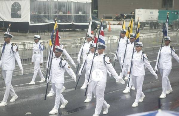 Rinden honor a la Patria en los 119 años de vida republicana