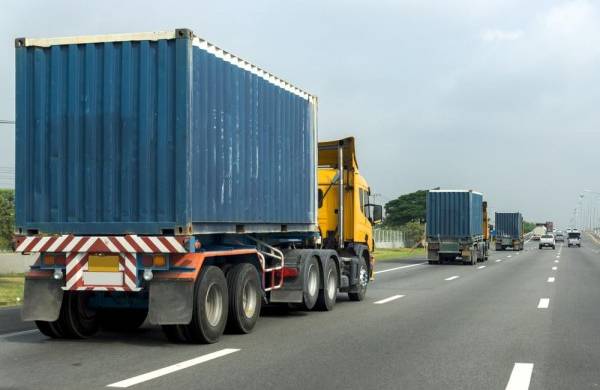 Las exportaciones que han sido canceladas son las que se manejan vía terrestre.