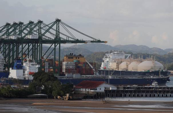 Fotografía de archivo en donde se ve un buque de exportaciones en el Canal de Panamá, en Ciudad de Panamá.