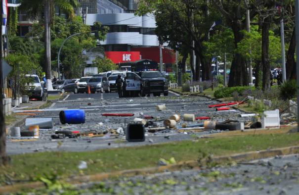 Arias planteó que la ley y el diálogo son las alternativas para los desafíos nacionales.