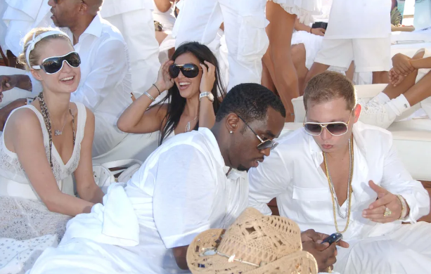 Paris Hilton, Kim Kardashian, Diddy y Scott Storch en el St Tropez White Party en 2006.