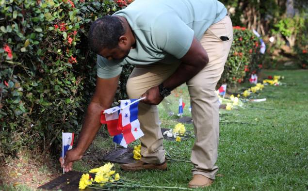 Parte de los actos conmemorativos a los mártires del 9 de enero en el Jardin de Paz.