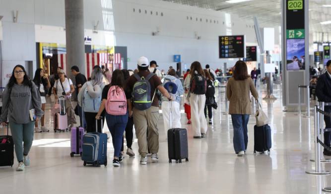 Entre los destinos con mayores frecuencias durante estas fechas destacan Miami, Bogotá, Orlando, Cancún y Medellín.