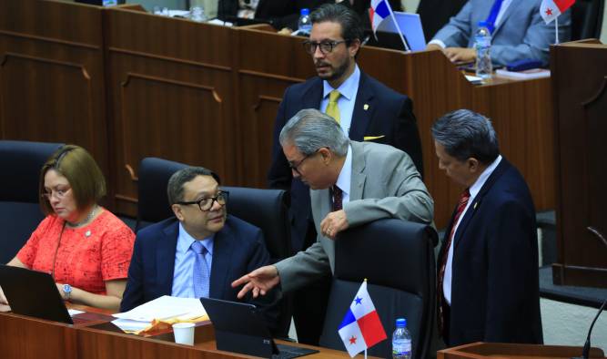 En la discusión han participado el director general de la CSS, Dino Mon; el ministro de Salud, Fernando Boyd Galindo, y el viceministro de Finanzas, Fausto Fernández.