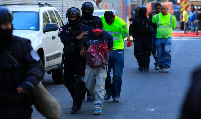 Obreros del Suntracs aseguran que su manifestación fue pacífica y solo respondían a la represión policial.