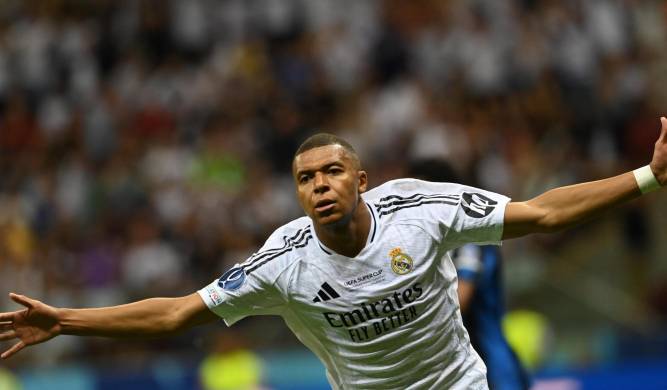 Kylian Mbappé celebrando su primer gol con el Real Madrid