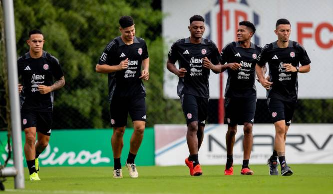 Jugadores de la selección de Costa Rica durante un entrenamiento.