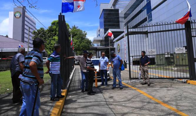 Los jubilados cuestionaron el aumento salarial de los magistrados de la Corte Suprema.