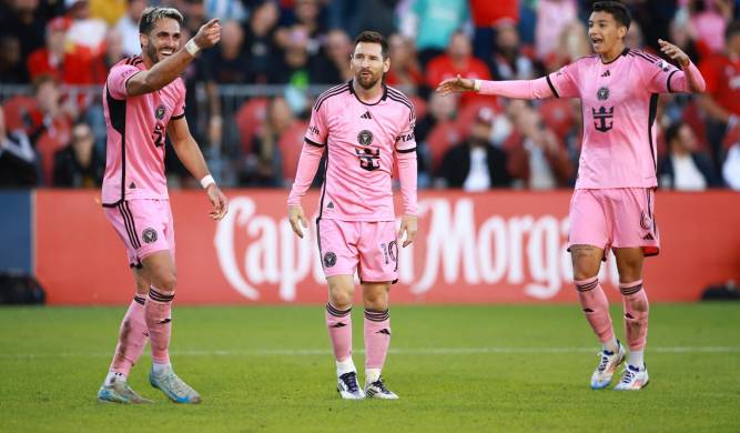 Los jugadores del Inter Miami, Leonardo Campana (i.), Lionel Messi (c.) y Tomás Áviles.