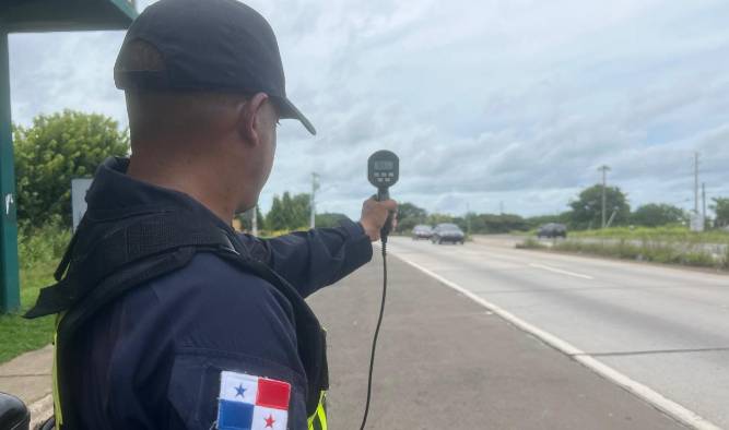 Se exhorta a los panameños a respetar las señales de tránsito y acatar las indicaciones de las autoridades.