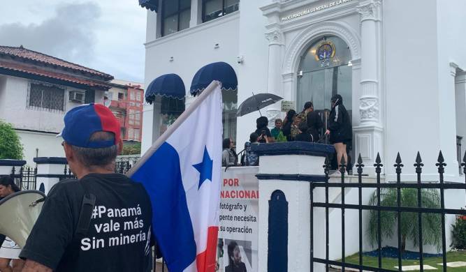 Antes, durante y después de las protestas anti-minería diversos abogados presentaron denuncias a la PGN.