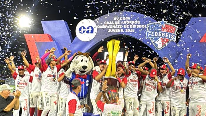 El conjunto de Coclé celebrando el campeonato obtenido, tras derrotar a Chiriquí.