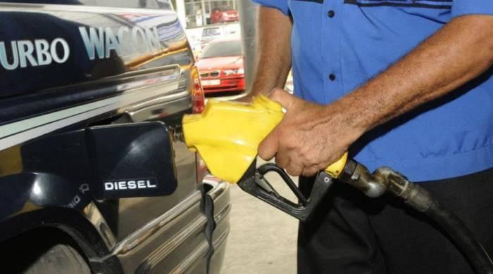 La gasolina de 91 octanos disminuirá también su precio en un centésimo