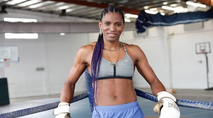 Atheyna Bylon: Su amor por el deporte comenzó gracias a la insistencia de sus compañeros de la Policía Nacional, donde ahora ejerce como sargento primero. La boxeadora panameña ganó una medalla de plata en los Juegos Olímpicos en París 2024.