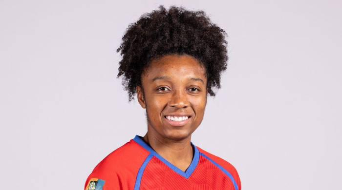 Marta Cox: Nació y creció en la comunidad de El Chorrillo. Se unió a un equipo femenino a los 13 años, y un año después hizo su debut con la Selección Mayor de Panamá. Marcó un gol durante el partido clasificatorio a la Copa del Mundo 2023, clave para conseguir el boleto a su primer Mundial.