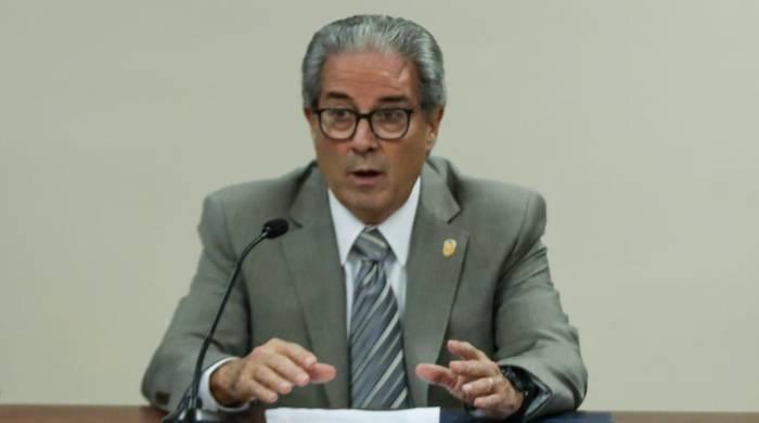 El ministro de salud, Fernando Boyd Galindo.