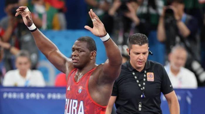 el luchador cubano Mijaín López, campeón olímpico de París 2024 – en su quinto título de forma consecutiva- lidera entre los hombres.