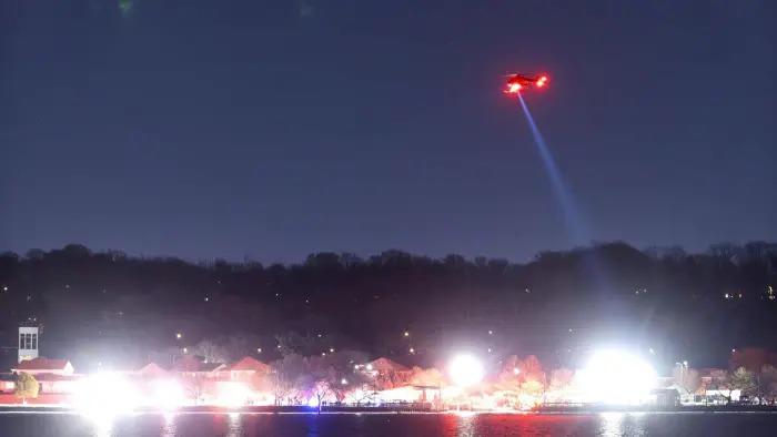 El pasado 29 de enero, un avión regional, en el que viajaban 64 personas, y un helicóptero militar, con tres pasajeros a bordo, colisionaron.