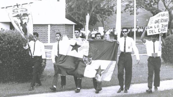 El autor fue parte de la generación de 1964 del Instituto Nacional, que gestaron los hechos del 9, 10 y 11 de enero.