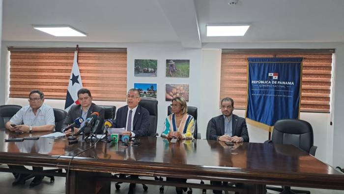 Conferencia de prensa del Mida en la que participaron Anapor, el Mici y el Minsa.