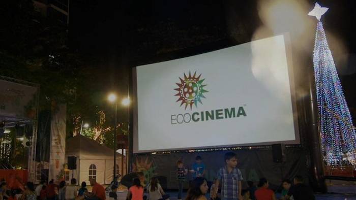 Ecocinema actualmente impacta la vida de 100,000 de manera anual.