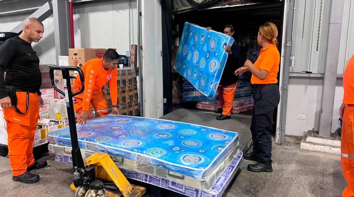 Voluntarios de Sinaproc con donaciones del Despacho de la Primera Dama para damnificados.