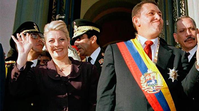 Hugo Chávez junto a su esposa Marisabel Rodríguez en su primera toma de posesión.