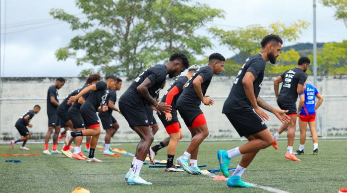 El equipo de la selección de Panamá durante un entrenamiento.