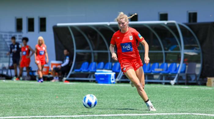 Riley Tanner durante un entrenamiento con la Selección Femenina de Fútbol.