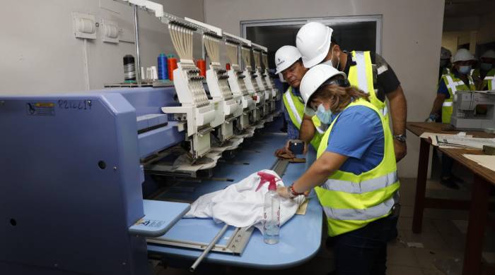 En el recorrido la directora encontró equipos en deterioro.