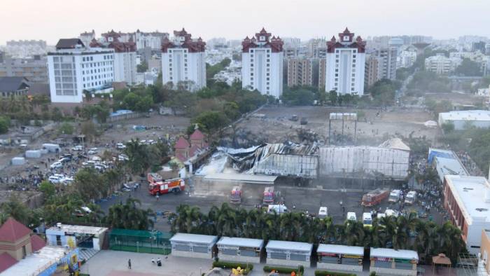 Más de 300 personas se encontraban en la estructura de dos plantas del parque de diversiones TRP