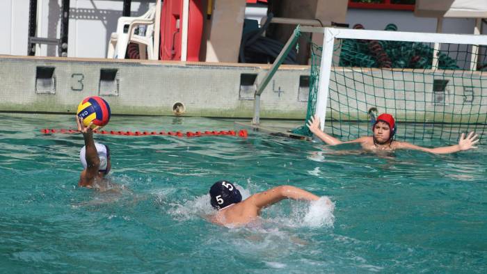 Los participantes de la XVI Copa Internacional de Waterpolo, durante un torneo en la piscina de Albrook.