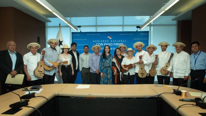 Representantes de la Asociación Nacional de Mejoraneros de Panamá se reunieron con la ministra de Cultura.