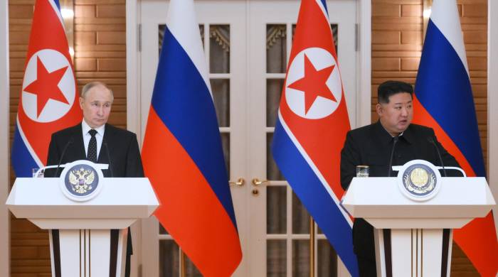 El presidente de Rusia, Vladimir Putin, junto a su homólogo norcoreano Kim Jong-un.