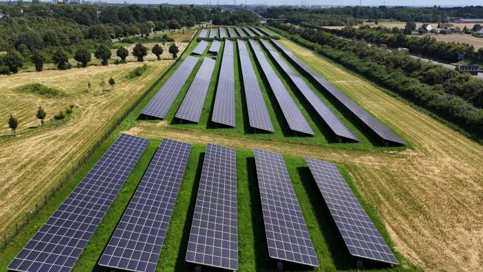 La abundancia de energía solar en 2024, por ejemplo, contribuyó en hacer bajar los precios .