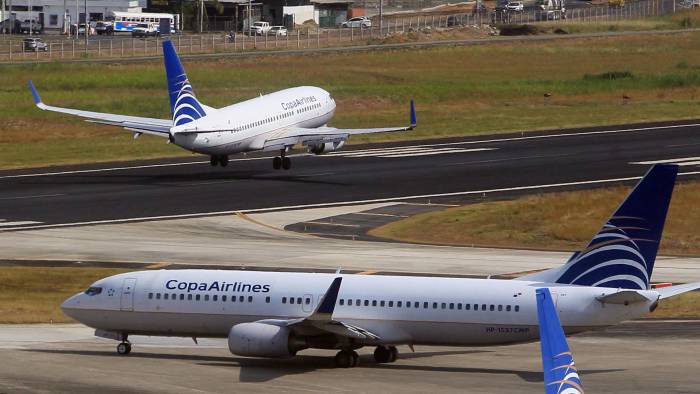 Fotografía de archivo donde se ven aviones de la aerolínea Copa Airlines . EFE/Alejandro Bolívar