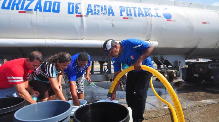 Las regiones alejadas de la ciudad de Panamá enfrentan una crisis por falta agua.