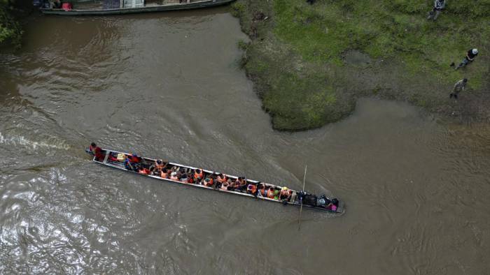 Nuevas restricciones frenan a migrantes en Colombia