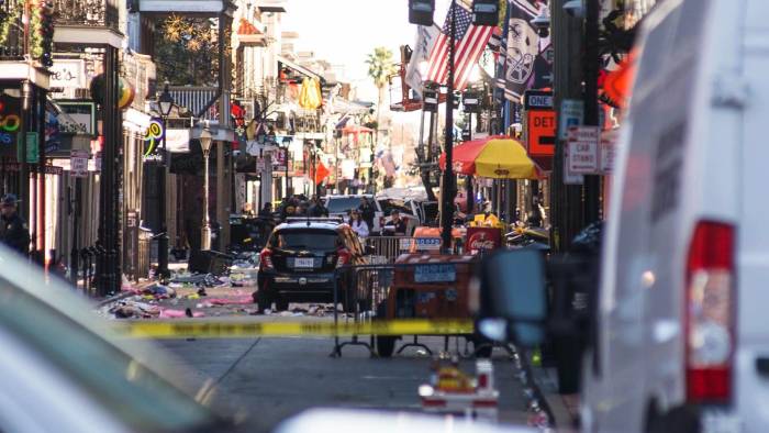 La Policía vigila después de que un automóvil atropellara a una multitud en Nueva Orleans, Luisiana, EE.UU., el 1 de enero de 2025.