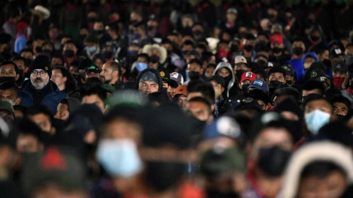 Miembros de la sociedad civil y seguidores del Ejército Zapatista de Liberación Nacional (EZLN), en la conmemoración de su aniversario 30.