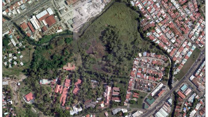 Vista de los terrenos de Matías Hernández, surcado por el río del mismo nombre.