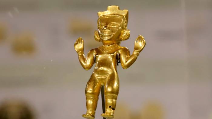 Estatuilla de oro, del año 750-850 d.C.