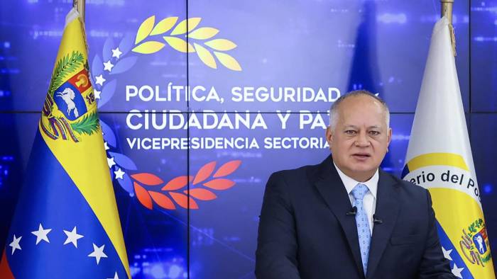 Foto distribuida por el Ministerio del Interior y Justicia de Venezuela muestra al ministro del Interior de Venezuela, Diosdado Cabello, hablando durante una conferencia de prensa en Caracas el 6 de enero de 2025.